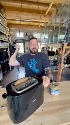 Ben Schamma Instagram - Normal breakfast is boring. 👍🏻
#breakfast #mancave #dailyroutine #bearded #cosplay #cosplayer #diy #workshop