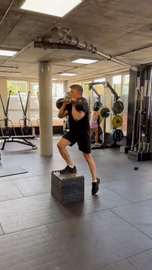 Ben Shephard Instagram - Roasting outside fired up inside @foundryfit 💪🔥🔥cracking session thanks Neale!!! It’s been too long #foundaryfit