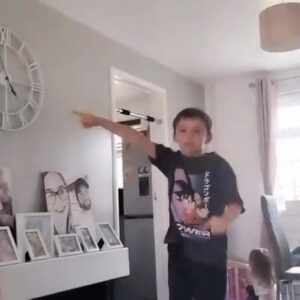 Ben Shephard Instagram - #screamwarning 😳🤣 I think we may have found someone who gets more excited than me with a win on @itvtippingpoint 🤣🤣This is Tyler who’s 7 his mum @lottieee_xo sent me this clip of him celebrating tonights Jackpot win - with the holiday!!! How much joy in one short clip it’s magic ❤️☺️❤️Thanks Charlotte for sharing this and especially thanks Tyler for your commitment enthusiasm and screaming!!! Honestly love making this show and love that it brings this sort of joy to so many!! #tippingpoint #jackpot
