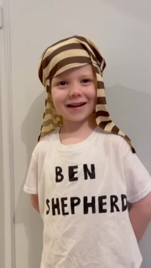 Ben Shephard Instagram - What a little star ⭐️ meet 5 yr old Oscar from Cheshire who loves @itvtippingpoint and got to be his fav shepherd in his school nativity - he got to be a Ben Shepherd!!!! 🤗🤗🤗 and yes I’m def only 39 🤣  Thanks to @haylywryt his mum for sharing this Xmas joy with me, hope it’s made you smile as much as me! ❤️❤️❤️