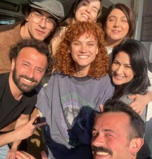 Benian Dönmez Instagram - Can ekip @iclalaydin @hakanatalaay @almilaada @emrekvlcm @nazlisenem @demircankacell