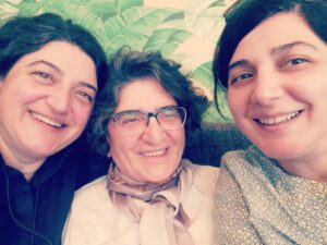 Benian Dönmez Instagram - ♥️🎶🎵#anne #kardeş