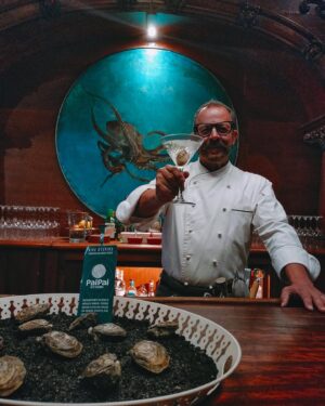 Benito Molina Instagram - ¡Buen viernes! La barra de Manzanilla te espera con un “ Oyster dirty Martini” Elaborado con el maravilloso ostion “Pai Pai” de nuestros amigos de @bajashellfishfarms  Salucita 🦪🍸🤟🏽🍏