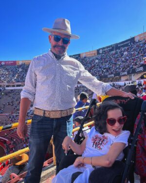 Benito Molina Instagram - ¡La  afición se lleva en la sangre! Felices 78 años Monumental Plaza de Toros Mexico 🎂🥂💥🥂