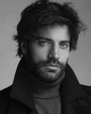 Benjamín Alfonso Instagram - Uno solo conserva lo que no amarra y sin tenerte, te tengo a vos 🎼 (que tema es?) ph @jorgearagonphoto
