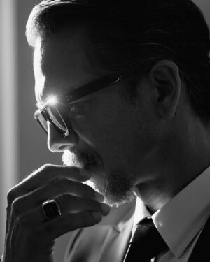 Benjamin Bratt Instagram - @LaBiennale — Excelsior Hotel

Posted @withregram • @gregwilliamsphotography @benjaminbratt at the Venice Film Festival for his film #deadforadollar 

Wearing: @giorgioarmani @heywearstudio @davidyurmanmen 

#benjaminbratt #venicefilmfestival #venezia79 #gregwilliams #gregwilliamsphotography #leicaq2