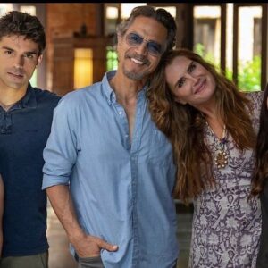 Benjamin Bratt Instagram - You like weddings? 
Get a load of this guest list…

Excited to kick off filming for @Netflix MOTHER OF THE BRIDE with new friends, 
lead by the lovely @brookeshields, with @mirandacosgrove @rachaelharris @seanjamesteale @wcruz73 
@thebestmichaelmcdonald 
and @chadmichaelmurray 
directed by @mark_s_waters 🏝️🌊☀️