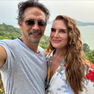 Benjamin Bratt Instagram - Looks like we’re still in the honeymoon phase🌙
Thanks for making Mother of the Bride the #1 movie on @Netflix around the globe🌍