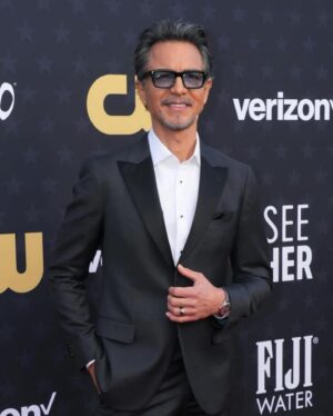 Benjamin Bratt Instagram - @criticschoice awards is always a fantastic night. Amazing seeing friends and celebrating great work!

Styling by @dolly.lanvin 
Grooming by @nataliabruschi
Thanks to:
@boglioliofficial 
@omega 
@davidyurmanmen 
@anthonydeltufo 
@tess_jameson