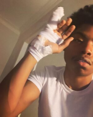 Benjamin Flores Jr. Instagram - A homemade splint