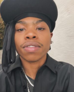 Benjamin Flores Jr. Instagram - “ RIcH M$Y “ 

Comment what song I should stop next let ‘em know  we not playin 🥤☔️💕🔝😖®️

☔️🌎
