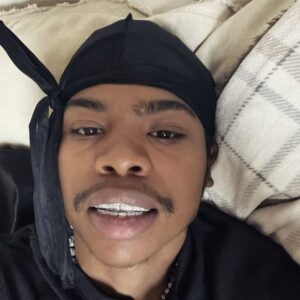 Benjamin Flores Jr. Instagram - Sum@new 

( letudown, DRAYMOND ) 

KoMMEnT WHich oNe B- LoW

☔️🥤💕

Lmk what u think