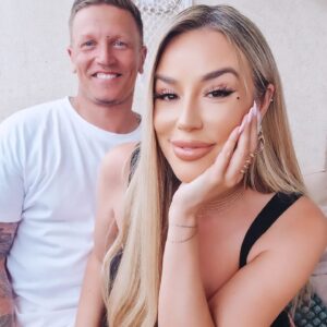 Benjamin Machet Instagram - ✨️ La vie de couple après 10 ans et 2 enfants ✨️

Au cours de cette prochaine saison, nous aborderons la vie de couple après 10 ans de relation et 2 enfants.

À quoi ressemble-t-elle? Quels sont nos difficultés? Quelles sont nos forces? Où en est-on? Comment on se retrouve avec 2 enfants?

En toute transparence vous découvrirez notre couple comme vous ne l'avez jamais vu.

Merci pour votre bienveillance, encore et toujours 🫶.

#mamansetcelebres #couple #couplegoals #momanddad #love #family #instagood