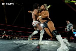 Benjamin Maurice Webb Instagram - @voladorjrcmll logró obtener una espectacular victoria en un intenso duelo ante @trentseven7 durante el evento Uprising 2023 de @revprouk 

#CMLL #LuchaLibre #VoladorJr #RevProUK #RevPro