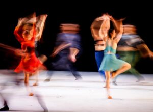 Benjamin Millepied Instagram - #Equilibrio2024 è iniziato con la prima delle tre date di “Closer/On The Other Side” di @benjaminmillepied interpretato dal Corpo di Ballo del Teatro dell’Opera di Roma diretto da @eleonoraabbagnatoofficial, si replica stasera e domani.

© Fondazione Musica per Roma – Musacchio-Fucilla/MUSA