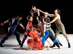 Benjamin Millepied Instagram - #Equilibrio2024 è iniziato con la prima delle tre date di “Closer/On The Other Side” di @benjaminmillepied interpretato dal Corpo di Ballo del Teatro dell’Opera di Roma diretto da @eleonoraabbagnatoofficial, si replica stasera e domani.

© Fondazione Musica per Roma – Musacchio-Fucilla/MUSA