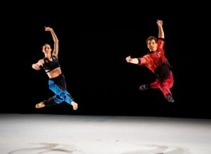 Benjamin Millepied Instagram - #Equilibrio2024 è iniziato con la prima delle tre date di “Closer/On The Other Side” di @benjaminmillepied interpretato dal Corpo di Ballo del Teatro dell’Opera di Roma diretto da @eleonoraabbagnatoofficial, si replica stasera e domani.

© Fondazione Musica per Roma – Musacchio-Fucilla/MUSA