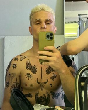 Benjamin Peltonen Instagram - Bad boy era ✔️ #VanhaMinäVainaa