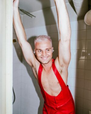 Benjamin Peltonen Instagram - Te aiheutatte tän hymyn💋 

kiitos keikasta opiskelijat, te tiedätte miten bailataan!!!

📸: @nealeksandraphoto