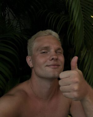 Benjamin Peltonen Instagram - Uus vuos ja uus tukka😼👍🏽

Lomalla on ollu ihanaa mut en malta oottaa et tää vuos lähtee ns. KUNNOLLA KÄYNTIIN💥 #2024