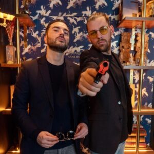 Benjamin Verrecchia Instagram - Les deux inspecteurs ont encore frappé ! Deux héros des temps modernes qui se battent pour un monde plus juste.
Quelles enquêtes légendaires ils auraient pu résoudre d’après vous ?

📸 @agatho55