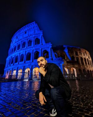 Benjamin Verrecchia Instagram - J’ai totalement privatisé le Colisée pour cette photo digne de mon album de rap sur Rome intitulé « L’œil du Tibre ».

Je surkiff cette photo qui à été réalisée par l'appareil photo du Google Pixel 7 @googlepixel . Il était minuit, il n’y avait pratiquement plus personne et j’ai eu le Colisée quasiment à moi tout seul de nuit.
L’option Night Sight du Google Pixel 7 permet des clichés magnifiques et nets même avec une faible luminosité 🔅

Des idées de titre de chansons pour mon album ?

 #TeamPixel #Pixelsaitfaire