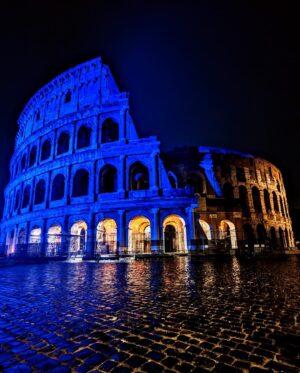 Benjamin Verrecchia Instagram - J’ai totalement privatisé le Colisée pour cette photo digne de mon album de rap sur Rome intitulé « L’œil du Tibre ».

Je surkiff cette photo qui à été réalisée par l'appareil photo du Google Pixel 7 @googlepixel . Il était minuit, il n’y avait pratiquement plus personne et j’ai eu le Colisée quasiment à moi tout seul de nuit.
L’option Night Sight du Google Pixel 7 permet des clichés magnifiques et nets même avec une faible luminosité 🔅

Des idées de titre de chansons pour mon album ?

 #TeamPixel #Pixelsaitfaire