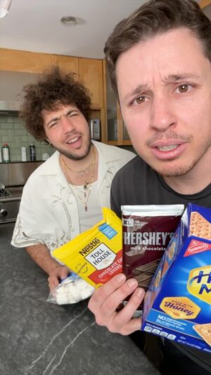 Benny Blanco Instagram - Who got roasted more, me or the cookies? 😆 @dailywithdeana