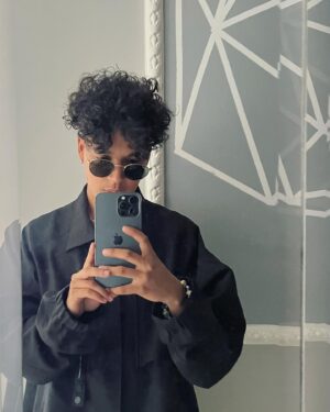 Benny Emmanuel Instagram - De momentos que se esfuman y quedan en forma de recuerdos y láminas que scrolleas.