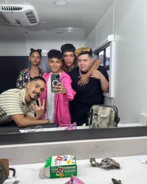 Benny Emmanuel Instagram - unas del carrete. #Vgly 🖤