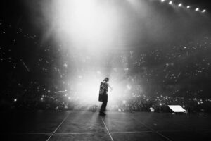 Benny Emmanuel Instagram - Ayer canté “Visionario” con @natanael_cano en Puebla. Pa que vean que fuera de la pantalla Lil Vato y Vgly la rolan chido. Por cierto, dense el soundtrack de la serie en @spotifymexico, les va a mamarrr.

fotillos: @harlockchavez