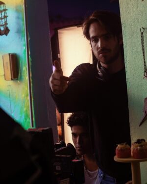 Benny Emmanuel Instagram - ¡YA EN NETFLIX!

‘Los (casi) Ídolos de Bahía Colorada’ ya está disponible y yo, aprovecho su ocio pa dejarles FOTAZAS en set de @fericaza.

ahí nos cuentan qué les parece…