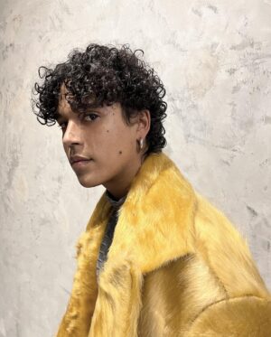 Benny Emmanuel Instagram - De momentos que se esfuman y quedan en forma de recuerdos y láminas que scrolleas.