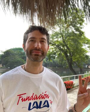 Benny Ibarra Instagram - Estuvimos en 11 estados de la República Mexicana entregando  a niños y niñas,. ¡Gracias a ti #UnVasoLalaParaCompartir de @LalaMexico y @FundacionLala continuará por un año más! 🥛💙