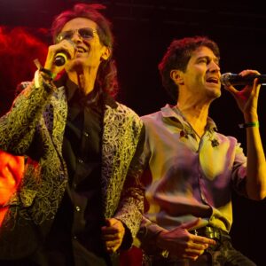 Benny Ibarra Instagram - A una semana del evento se me sigue poniendo la piel chinita al recordar esta canción junto a @bennyibarra 

📷 @yessmlk 

#rock #rockmexicano #rockenespañol #rockentuidioma