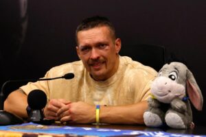 Benny Safdie Instagram - @usykaa will play the Legendary Igor Vovchanchyn! UNDISPUTED x THE SMACHING MACHINE @therock
