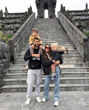 Benoît Assadi Instagram - Nous 4 et rien d’autre 🤍👨‍👩‍👦‍👦