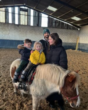 Benoît Assadi Instagram - Au complet 👨‍👩‍👦‍👦