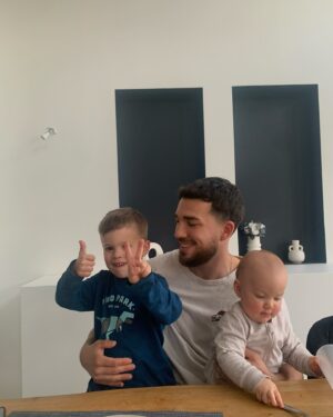 Benoît Douady Instagram - 4 ans mon meilleur pote, mon amour de grand frère 💙 🎂