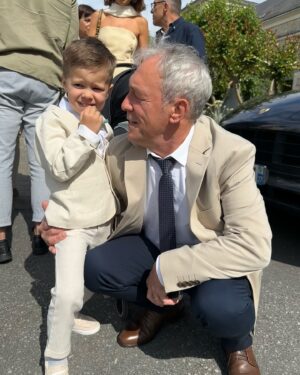 Benoît Douady Instagram - Tu portes à présent mon nom 🔗 

Quelle merveilleuse journée avec nos proches ✨