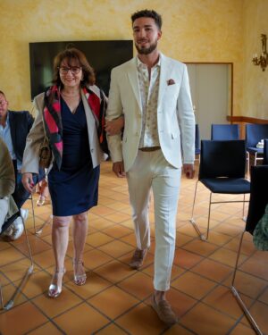 Benoît Douady Instagram - Tu portes à présent mon nom 🔗 

Quelle merveilleuse journée avec nos proches ✨