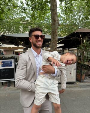 Benoît Douady Instagram - Vive les mariés ✨💐

Quand tu maris ton pote d’enfance, ton frère!🤍
Des moments inoubliables avec vous les amis  @jjerem805 @juliegay____ 🤩