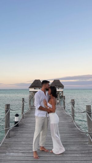 Benoît Douady Instagram - Dernière ligne droite… 💍 

Plus de 2 ans après nos fiançailles, c’était une évidence pour nous de choisir nos alliances chez @amantys_joaillerie 🥹

Nous avons pour l’occasion, une énorme surprise pour vous :

Pour la création de l’alliance en diamants naturel pour vous Mesdames, Amantys offre l'alliance en Or 18k de Monsieur 😍🥹

Conditions de participation : 
-Aimer le post 
-Taguer 3 ami(e)s ou plus 
-Suivre le compte Amantys_joaillerie / @benoitdouady et @charlene_lemer 
-Partager en story la publication pour multiplier vos chances 🫶🏻

• Paris | 5 rue de l’Échelle 75 001 
• Bordeaux | 4-6 Cours de l’Intendance 33 000 

#concours #joaillerie #amantysparis #amantysbordeaux #diamant