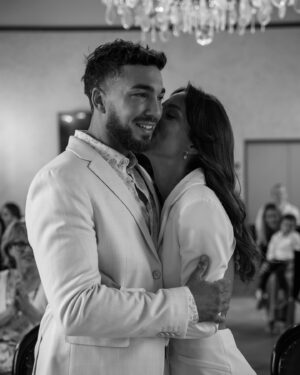 Benoît Douady Instagram - 10 ans plus tard… on s’est dit OUI 💍

Quelle journée inoubliable pour notre mariage civil entourés de notre famille et de nos amis, merci à vous tous, c’était magique 🥹 
On se retrouve en juillet pour la suite …💒🤍