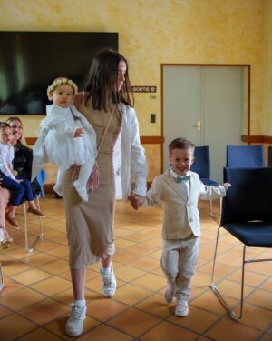 Benoît Douady Instagram - 10 ans plus tard… on s’est dit OUI 💍

Quelle journée inoubliable pour notre mariage civil entourés de notre famille et de nos amis, merci à vous tous, c’était magique 🥹 
On se retrouve en juillet pour la suite …💒🤍