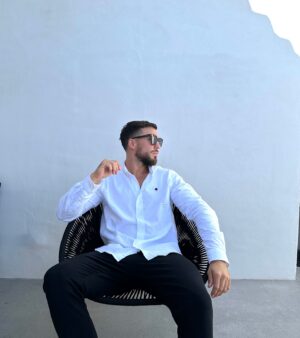 Benoît Douady Instagram - ___ Décontracte ✌🏼___

Et si l’été pouvait enfin commencer 🌞🌅

#men #menstyle #menfashion #outfits