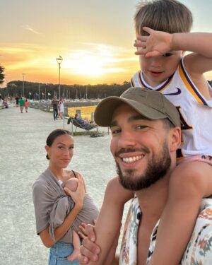 Benoît Douady Instagram - Parce que tu es une femme et une Maman fabuleuse, bonne fête des mères mon amour @charlene_lemer 🤍