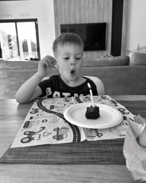 Benoît Douady Instagram - 4 ans mon meilleur pote, mon amour de grand frère 💙 🎂