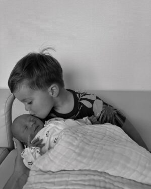 Benoît Douady Instagram - 4 ans mon meilleur pote, mon amour de grand frère 💙 🎂