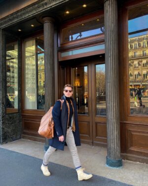 Benoît Dubois Instagram - Ce week-end je m’évade quelques jours, devinez où je vais ? 😋 🥶

#weekendtime #friend #outfitinspiration